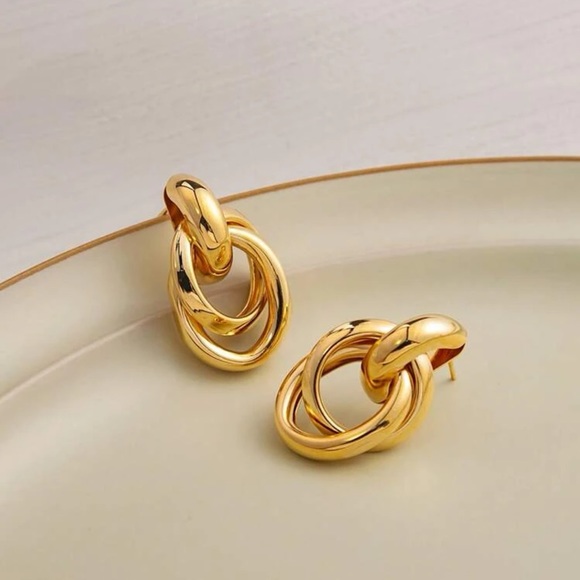 Chunky Gold classic statement earrings ✨ - Picture 4 of 4